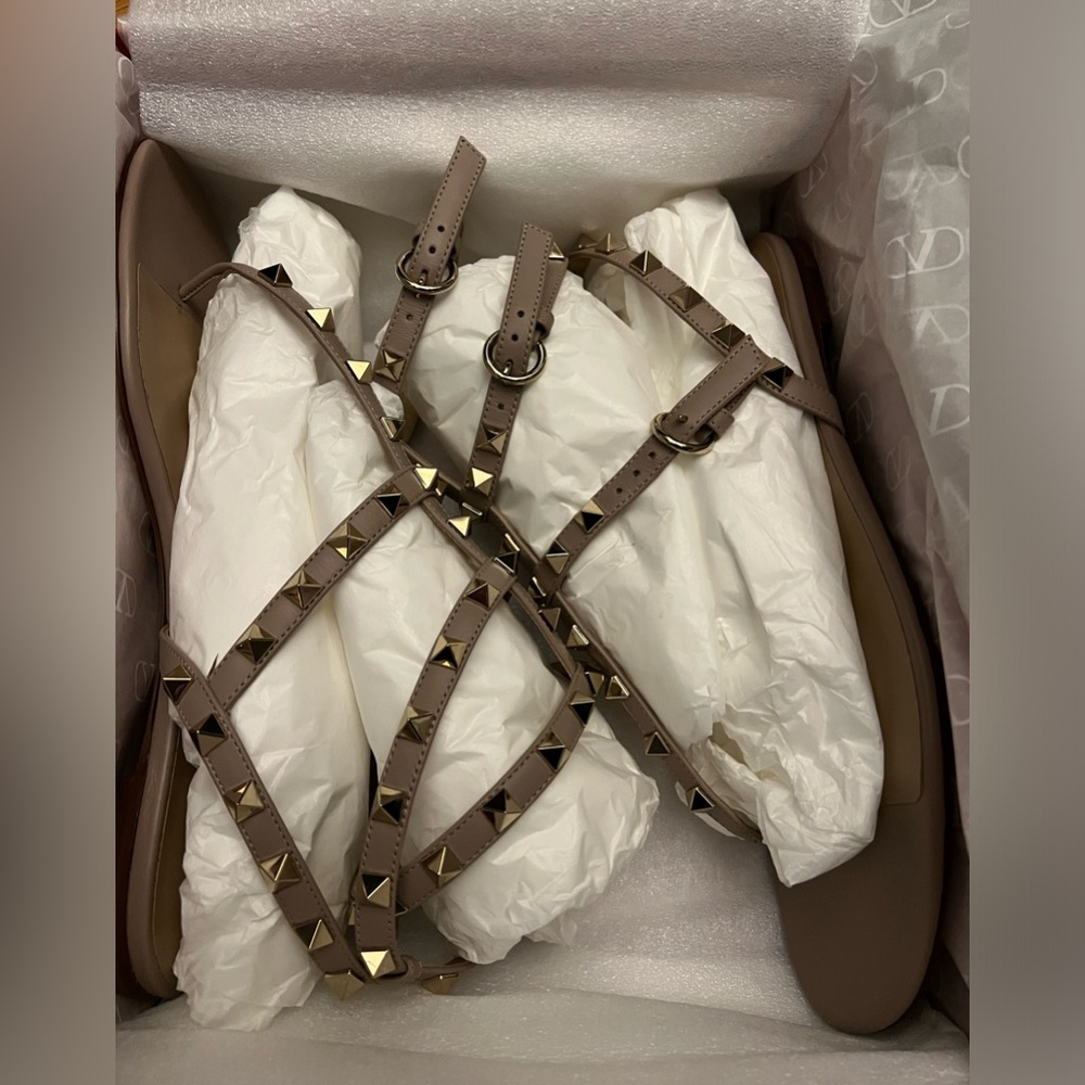 Valentino rockstud caged ankle strap sandals. Poudre. Size 39